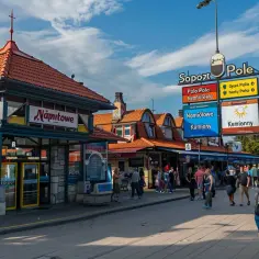 Sopot pole namiotowe: Czy to dobry pomysł na tani nocleg?