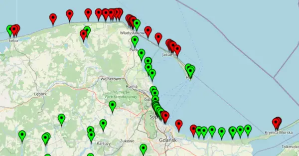 Gdzie sinice nad Bałtykiem? Aktualna mapa zamkniętych kąpielisk 2025